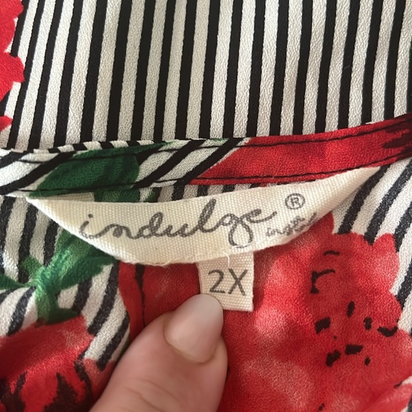 Indulge Black/White Rose Striped Blouse with Bell Sleeves and Key Hole Back 2X - Picture 6 of 11